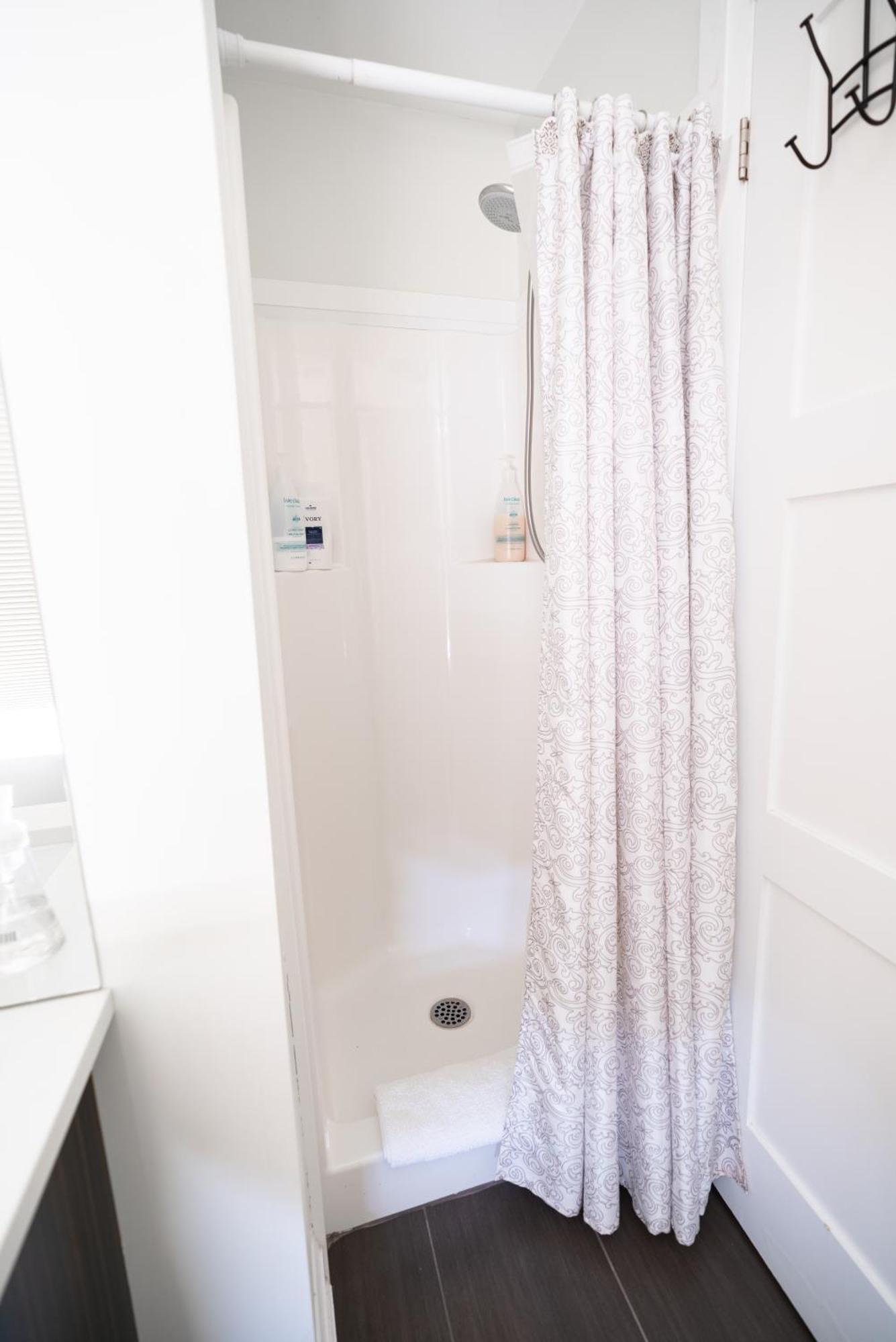 Spacious 3 Bedroom Apartment In Heart Of Niagara Thorold Екстер'єр фото