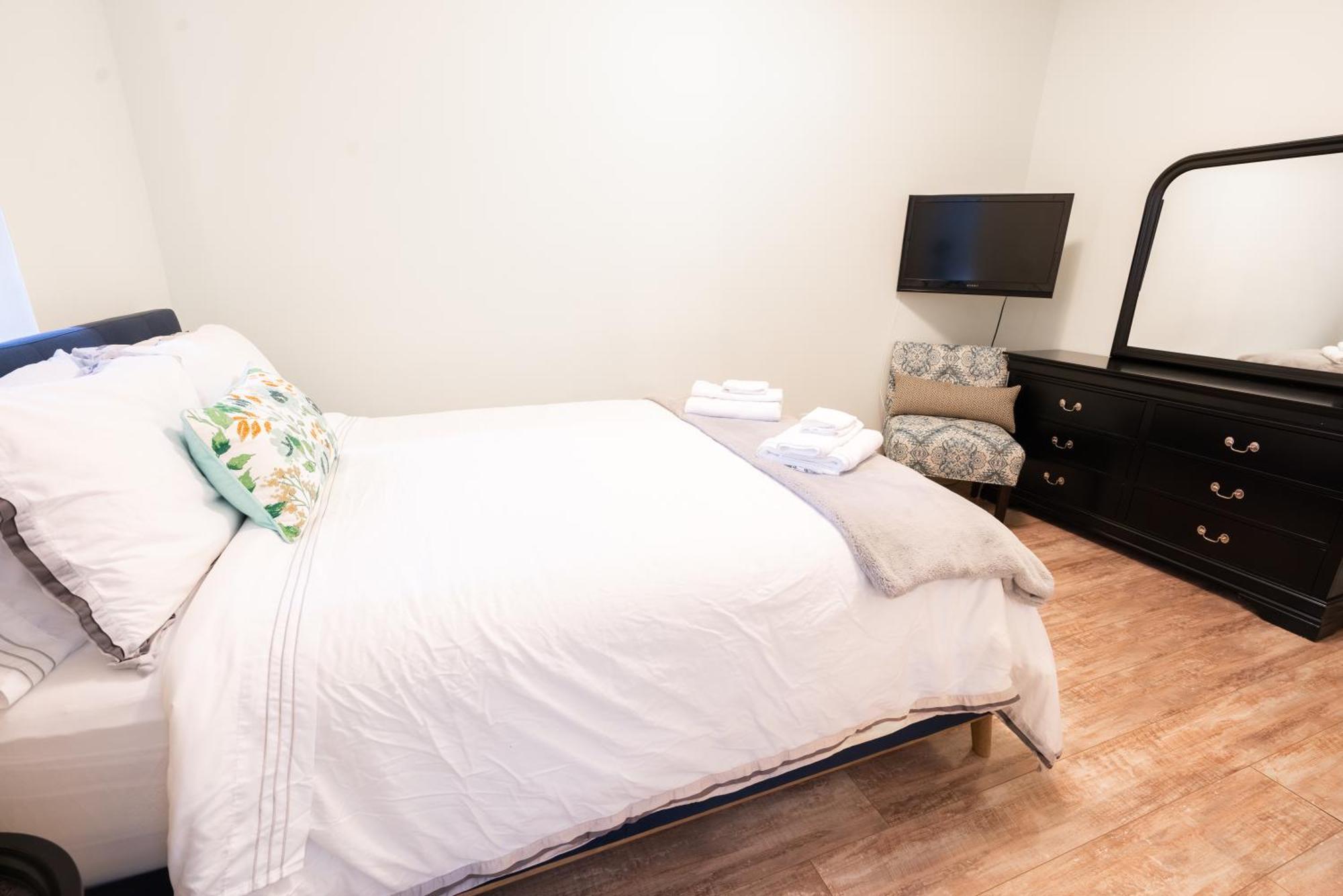Spacious 3 Bedroom Apartment In Heart Of Niagara Thorold Екстер'єр фото